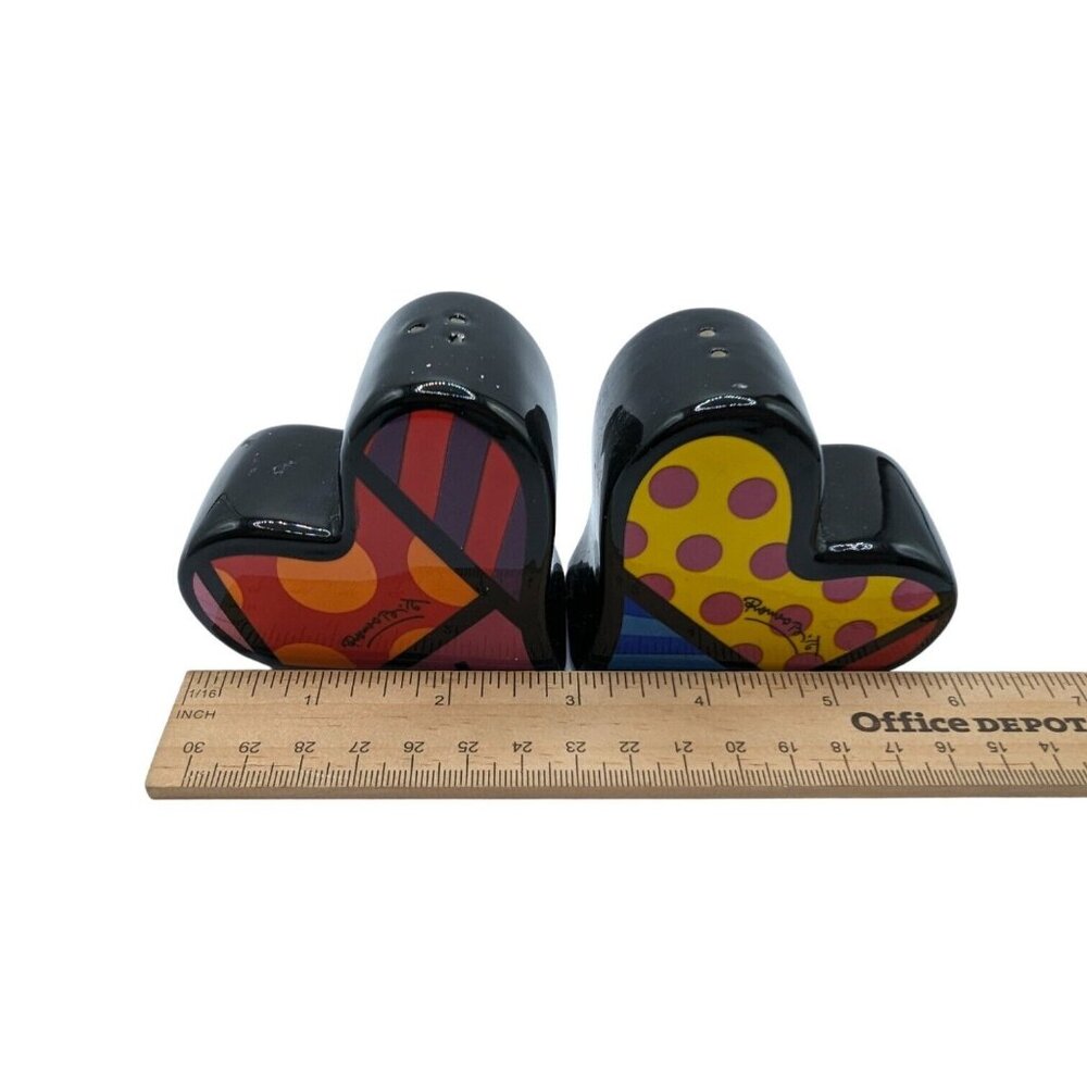 SET OF ROMERO BRITTO HEART SHAPED SALT AND PEPPER SHAKERS - Picture 2 of 9